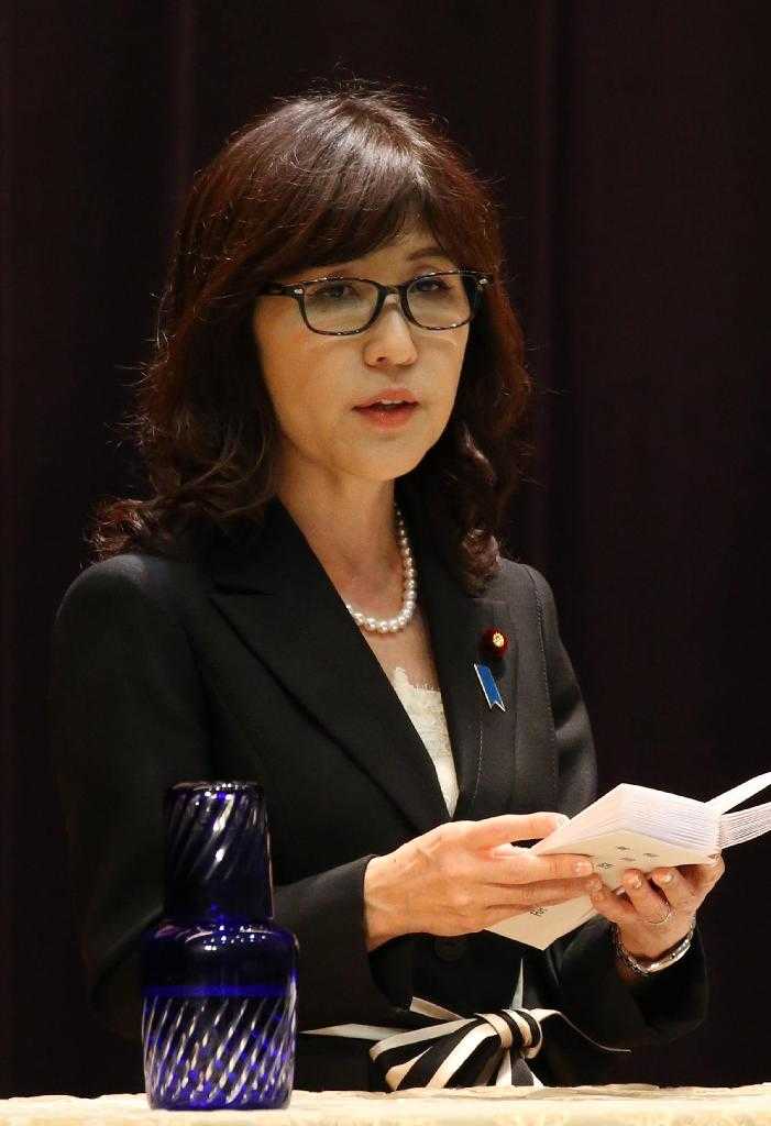 稻田朋美，音乐与时尚领域的新动态揭秘